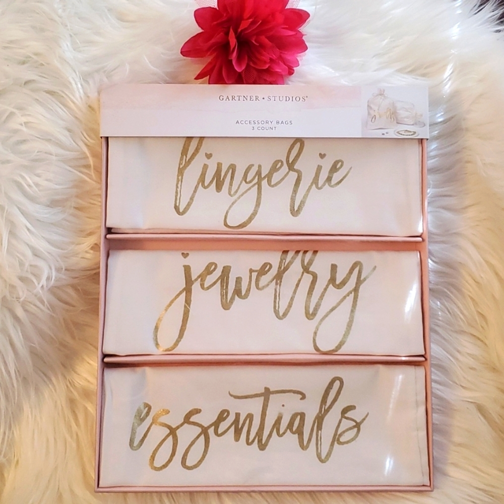 NEW! Accessory Bag Gift Set